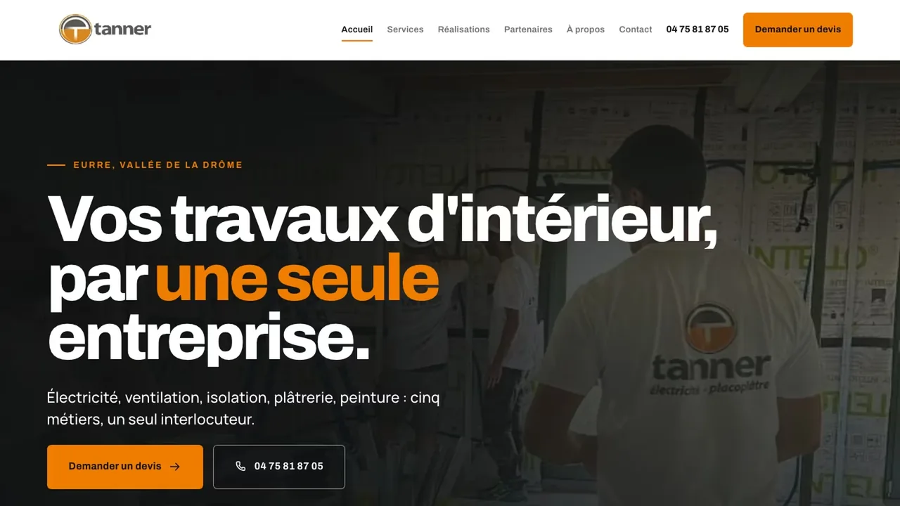 Page d’accueil du site d’Entreprise Tanner, avec quatre zones numérotées : 1, la structure (le menu) ; 2, les textes (le titre et le texte d’accueil) ; 3, les images (une photo de chantier) ; 7, la prise de contact (le bouton de demande de devis).